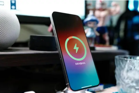 铅山苹果15换屏服务分享用什么充电器给iPhone15充电更好 